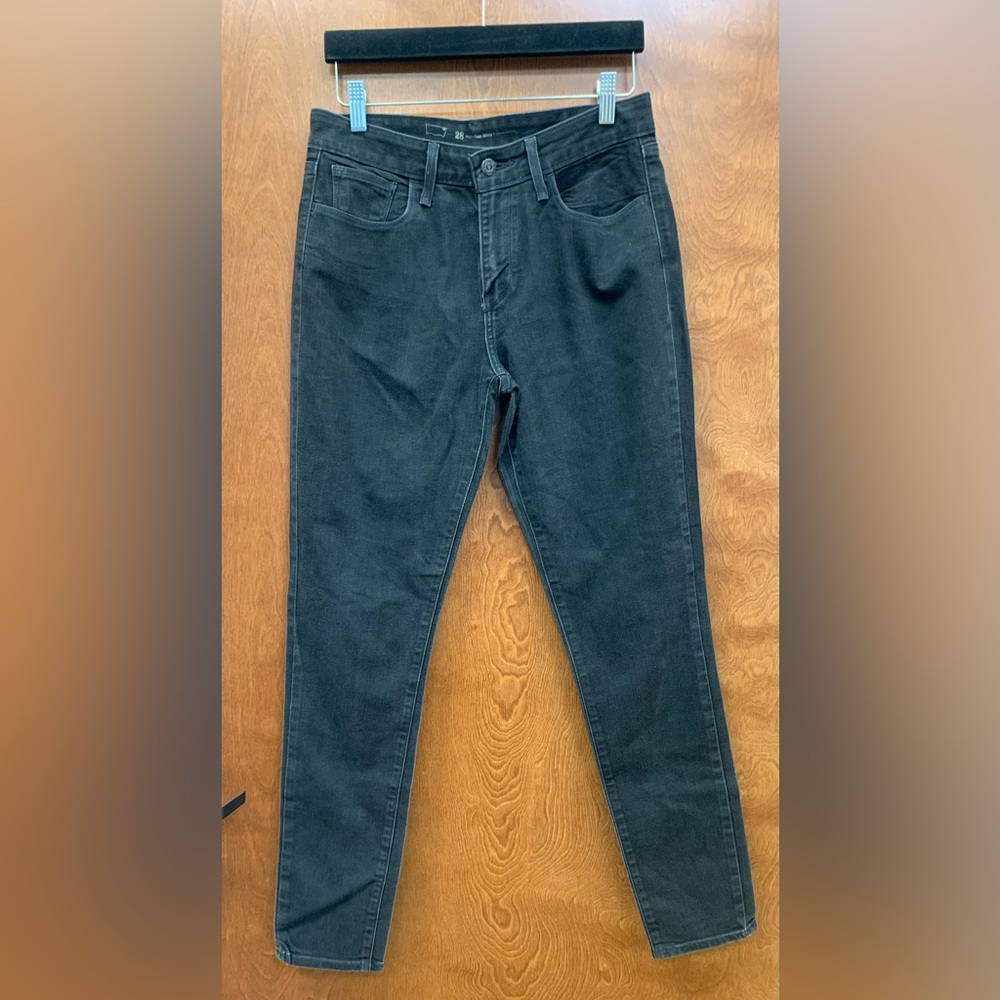 Levi’s high rise skinny jeans 28